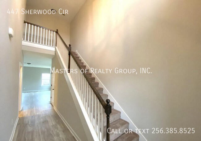 Foto del edificio - 447 Sherwood Cir