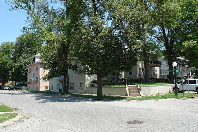 Building Photo - 4822-4824 Chicago St