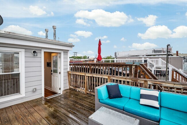 Foto del edificio - Gorgeous renovated home in Riverside Neigh...