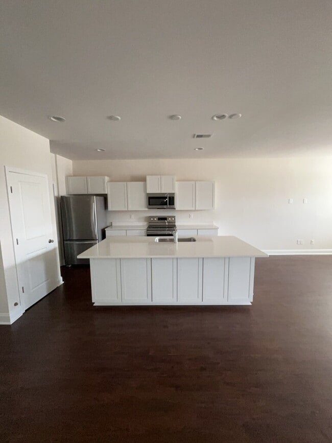 Building Photo - 7787 Montview Rd