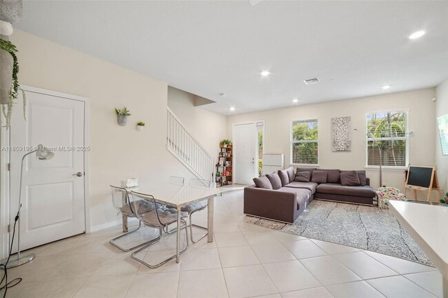 Building Photo - 4154 Greenway Dr