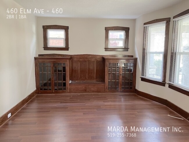 Building Photo - CHARMING 2-BEDROOM/1BATH MAIN FLOOR APARTM...