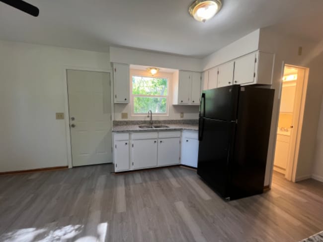 Building Photo - 430 Ironton St NE