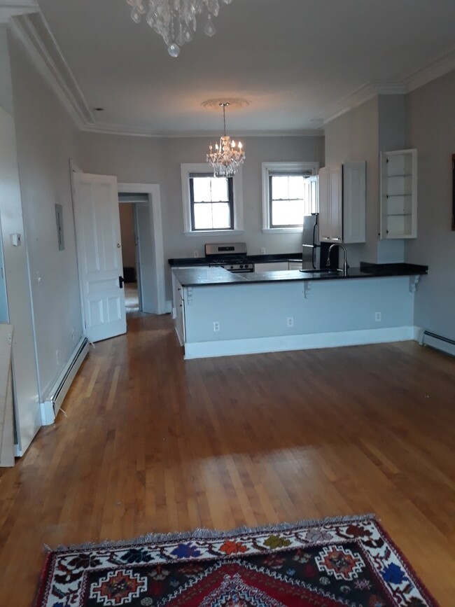 Building Photo - 124 F St