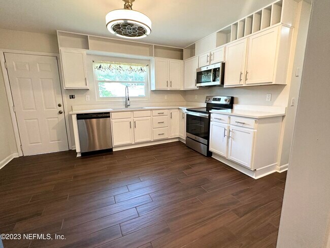 Foto del edificio - 5093 Ortega Cove Cir