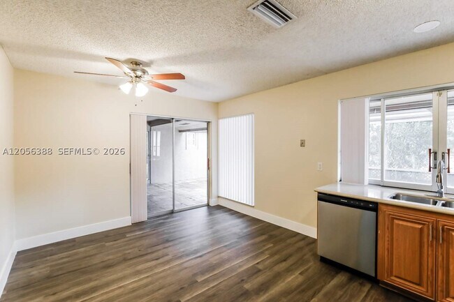 Foto del edificio - 11860 NW 29th Pl