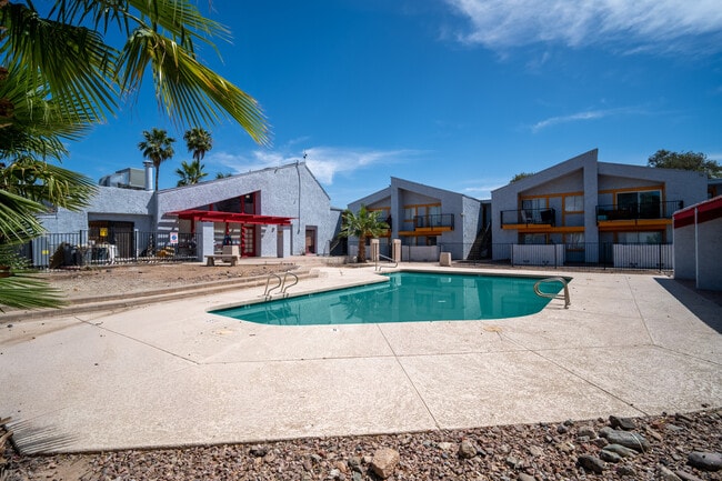 Building Photo - Phoenician Palms