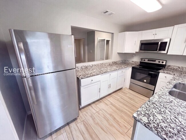 Foto del edificio - 1345 Twin Oaks Cir SE