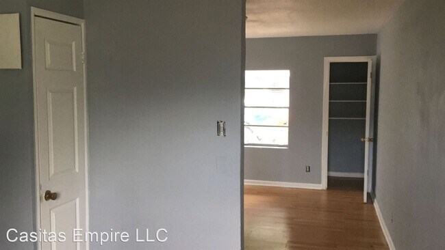 Building Photo - 2 br, 1 bath House - 6822 Weston St. Unit 2