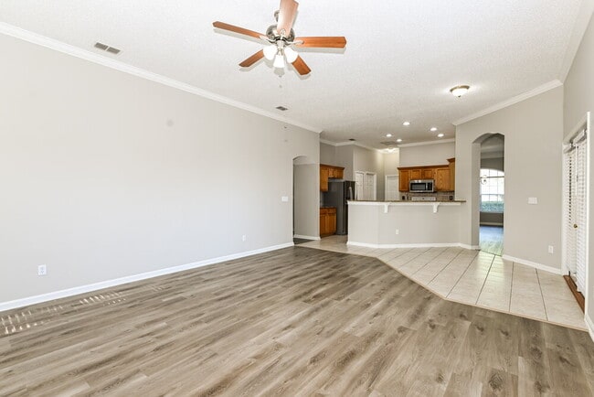 Building Photo - 755 Westminster Dr