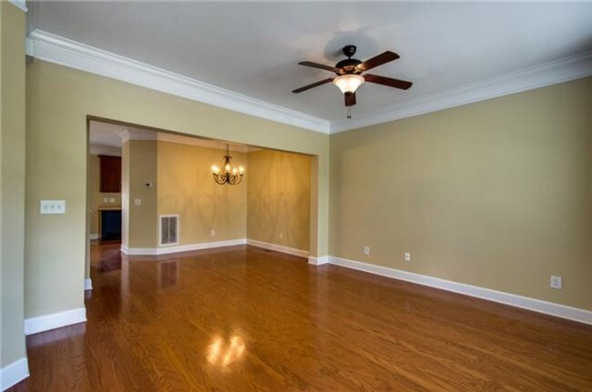 Building Photo - 3-bed/3.5-bath in Lenox Village