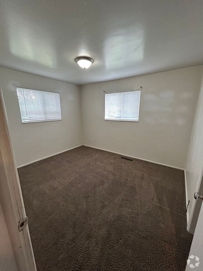 Building Photo - 440 E 850 S