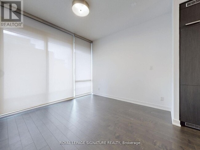 Building Photo - 455 Front St E