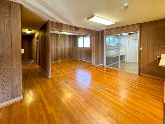 Building Photo - Single-Family Home in Kaimuki, 3 Bedrooms,...