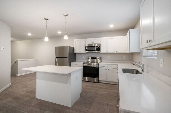 Foto del edificio - 121 Iris Ct