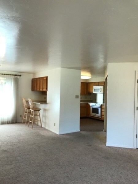 Building Photo - 1068 Mountain View Dr