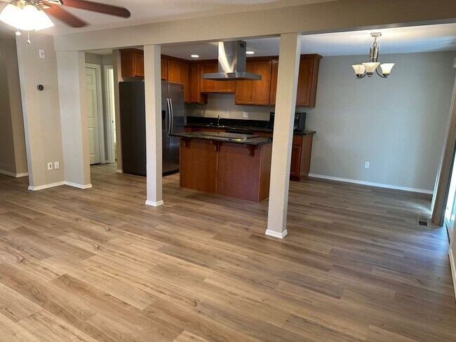 Building Photo - Beautifully Updated 3 Bedroom Town Home in...