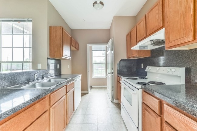 Interior Photo - 6010 Bender Rd