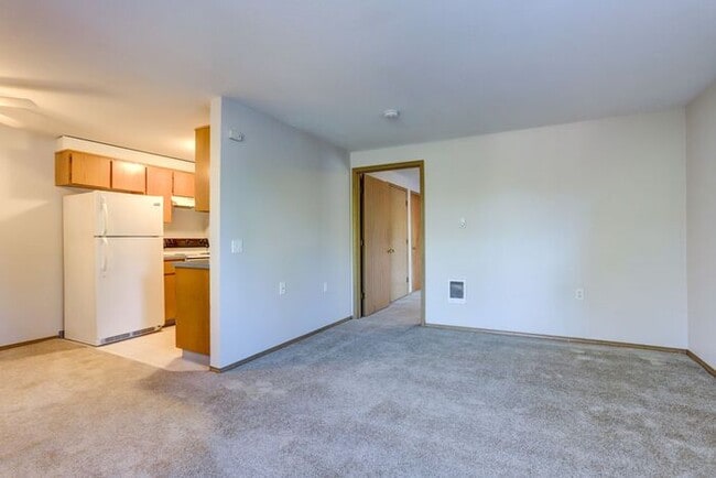 Building Photo - Beautifully remodeled 1 bedroom unit with washer/dryer included!