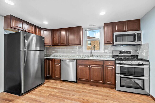 Foto del edificio - 317 Sherman Ave