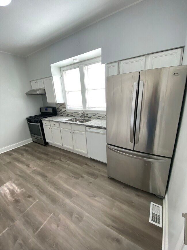 Foto del edificio - 2424 N Nordica Ave