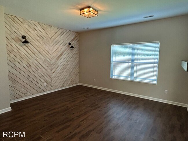 Building Photo - 4 br, 2 bath House - 16556 Camberwell Drive
