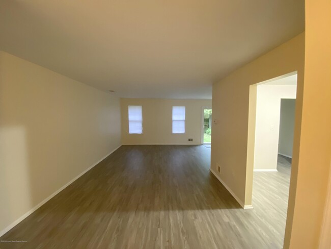 Building Photo - 7 Mainsail Square