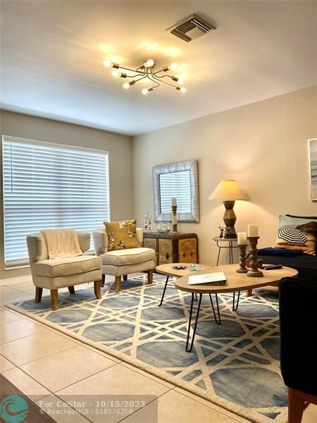 Foto del edificio - 1643 NE 55th St