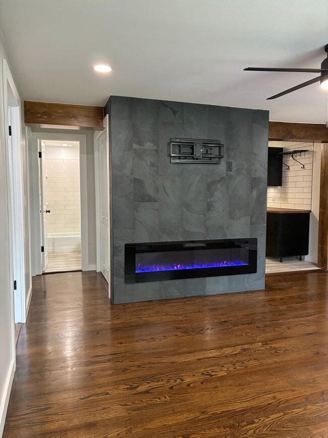 Building Photo - Fantastic updated 2 bedroom condo
