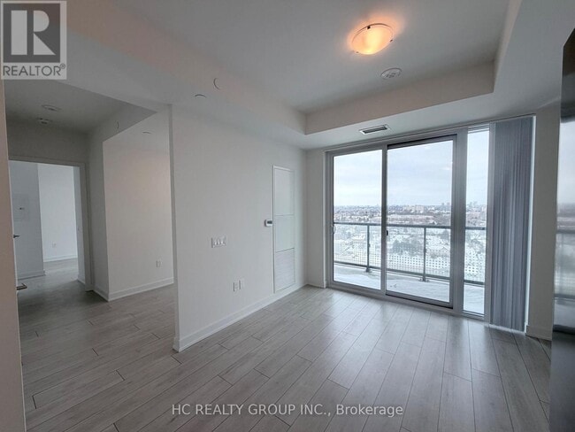 Photo du bâtiment - 5858 Yonge St