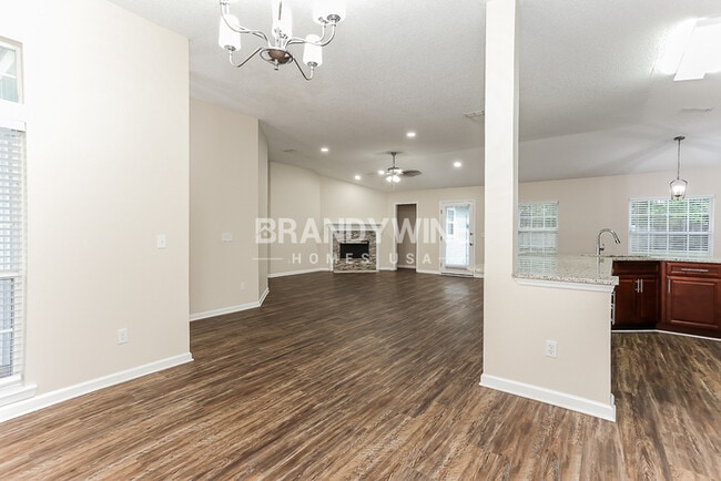 Foto del edificio - NEW Lower Rental Rate Leasing Special: Mar...