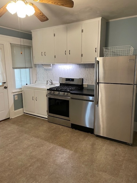 Kitchen - 381 Ward St