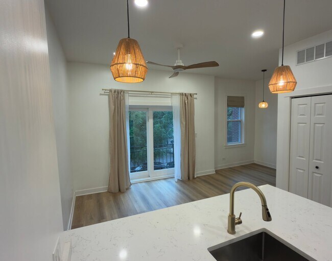 Foto del edificio - 1529 N Maplewood Ave