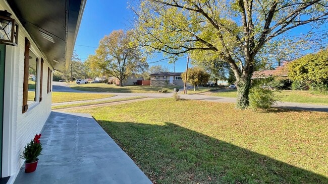 Photo - 820 Goldfinch Ave House