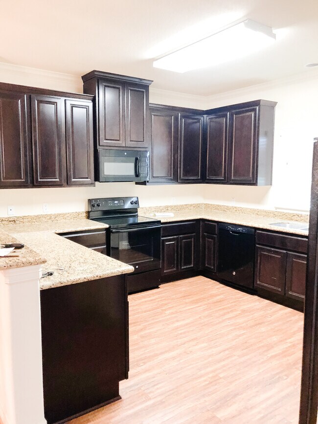 212 S Tesch St, Bellville, TX 77418 Townhome Rentals in Bellville TX