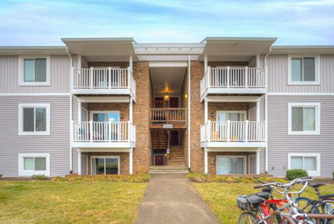 Building Photo - Partially Furnished Condo Near VT