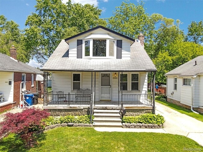 Building Photo - 15450 Lola Dr