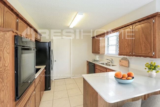 Photo - 504 N Avery Dr House