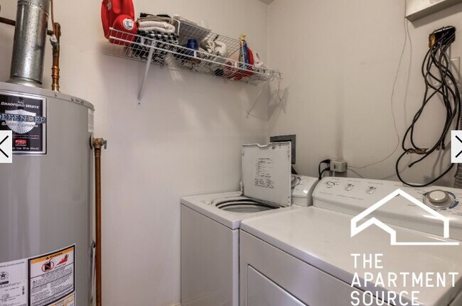 Photo - 1354 W Augusta Blvd Apartment