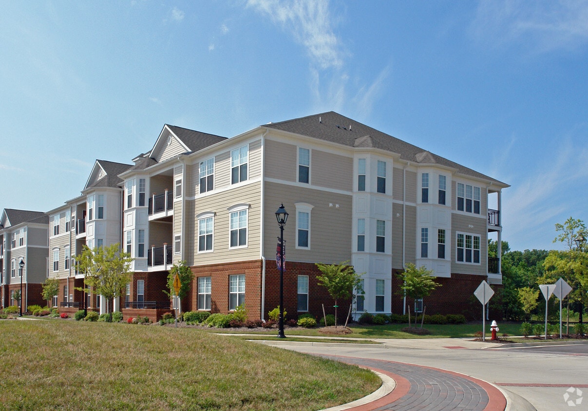 Building Photo - 600 Red Hill Rd