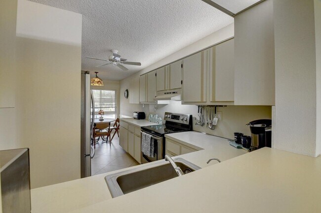 Building Photo - 5850 Sugar Palm Ct