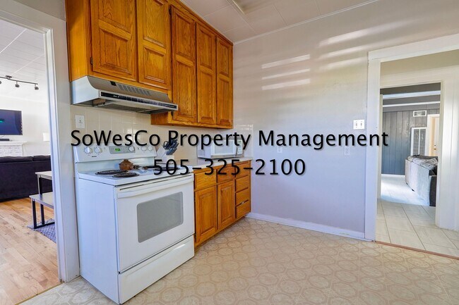 Foto del edificio - (FURNISHED) Charming Fully Furnished 2 Bedroom Home with Spacious Yard
