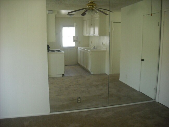 Foto del edificio - UPGRADED PENTHOUSE CONDO