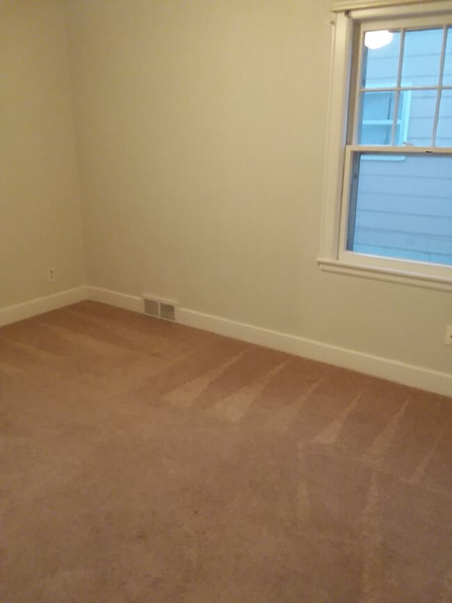 Building Photo - 225 W 1st St