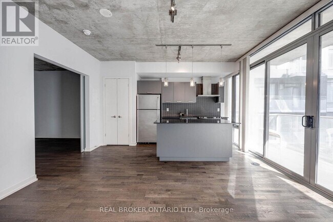 Photo du bâtiment - 95 Bathurst St