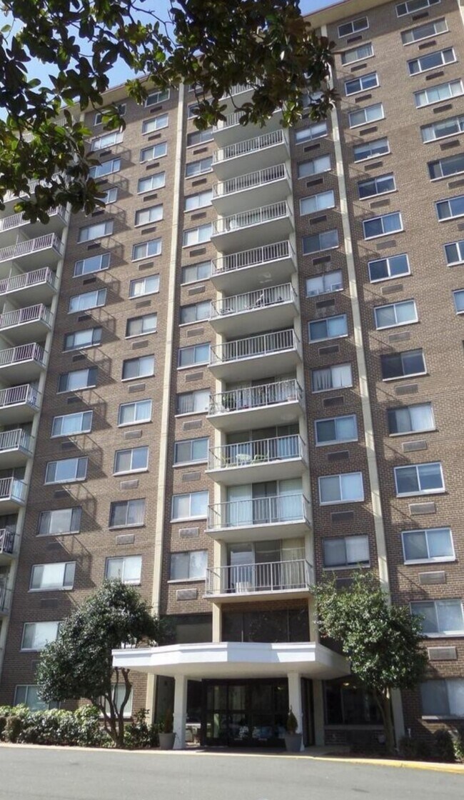Foto del edificio - 2059 Huntington Ave