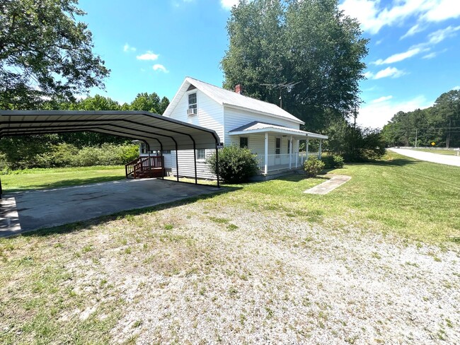 Building Photo - Country Living and Located Near Beautiful ...