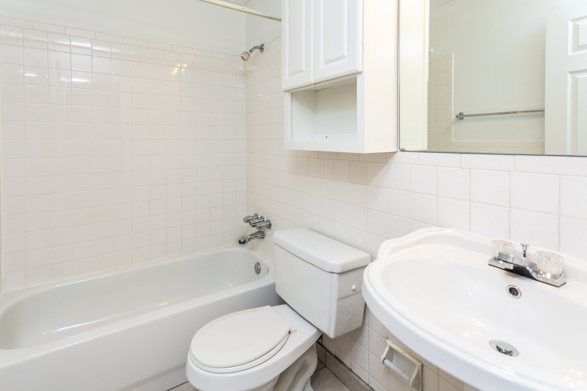 Ryan Place Apartments – 2 Bedroom 1 Bath Terrace / All Versions