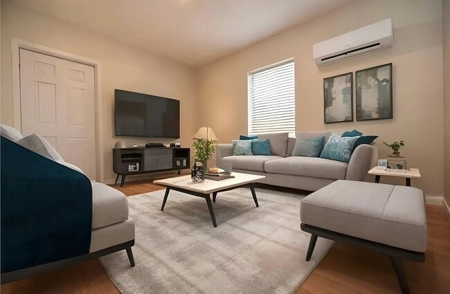 Sala de estar - 1420 Union Ave