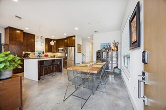 Building Photo - 1011 E 12th St